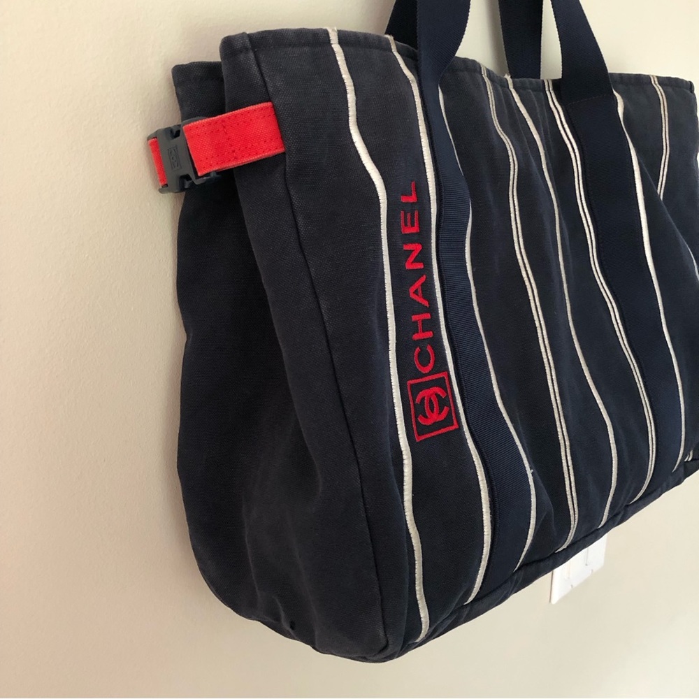 Chanel Large Navy Classic Tote Bag - Picture 4 of 16